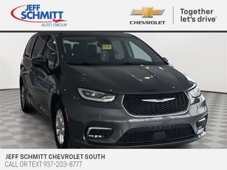 Used 2023 Chrysler Pacifica Touring-L image 1