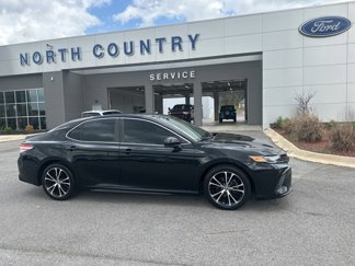 Used 2020 Toyota Camry SE image 1