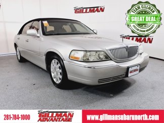 Used 2011 Lincoln Town Car Signature Limited image 1