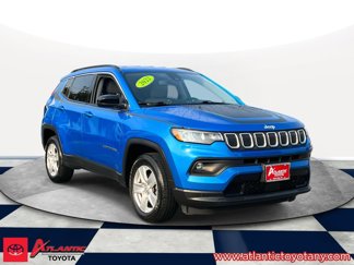 Used 2022 Jeep Compass Latitude w/ Mopar Graphics Package image 1
