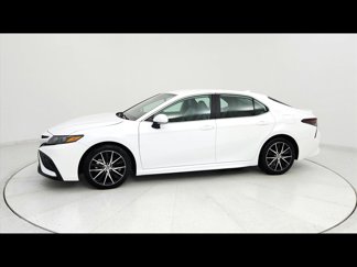 Used 2023 Toyota Camry SE image 1