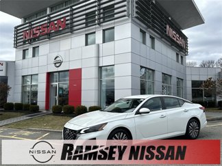 Certified 2023 Nissan Altima 2.5 SV image 1