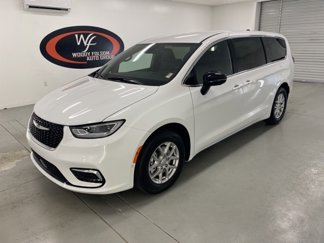 New 2025 Chrysler Pacifica Select image 1