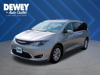 Used 2017 Chrysler Pacifica Touring-L image 1