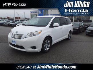 Used 2015 Toyota Sienna LE image 1
