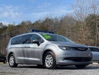 Used 2021 Chrysler Voyager Lxi image 1