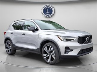 Certified 2025 Volvo XC40 B5 Plus image 1