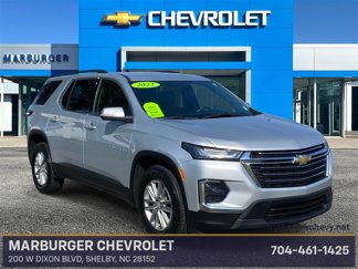 Used 2022 Chevrolet Traverse LT image 1