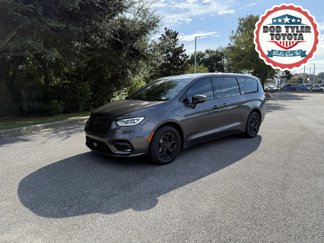 Used 2022 Chrysler Pacifica Touring-L w/ S Appearance Package image 1