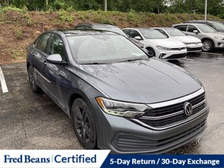 Used 2022 Volkswagen Jetta SE w/ Panoramic Sunroof Package image 1
