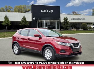 Used 2020 Nissan Rogue Sport S image 1