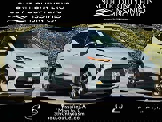 Used 2022 Chevrolet Bolt EUV LT w/ Convenience Package image 1