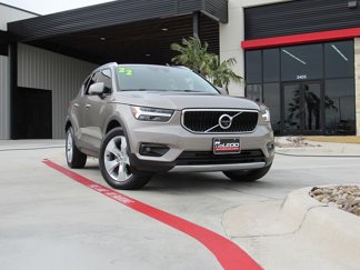 Used 2022 Volvo XC40 T4 Momentum image 1