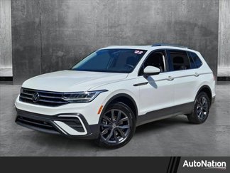 Used 2022 Volkswagen Tiguan SE w/ Panoramic Sunroof Package image 1