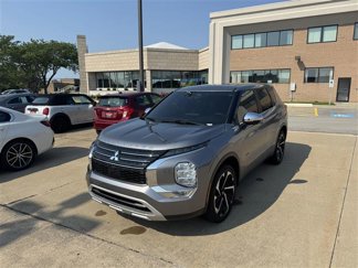 Used 2022 Mitsubishi Outlander SE image 1