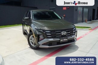 Used 2025 Hyundai Tucson SE image 1