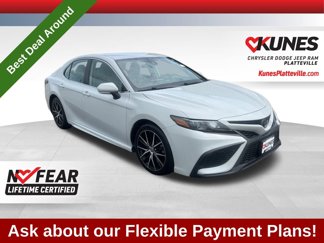 Used 2022 Toyota Camry SE image 1