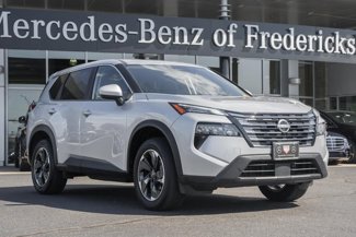 Used 2024 Nissan Rogue SV image 1