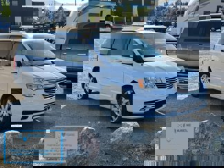Used 2016 Chrysler Town & Country LX image 1