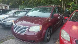 Used 2009 Chrysler Town & Country Touring image 1