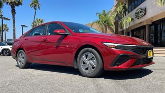 Certified 2025 Hyundai Elantra SE image 1