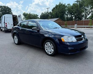 Used 2013 Dodge Avenger SE image 1