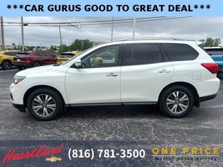 Used 2019 Nissan Pathfinder SV image 1