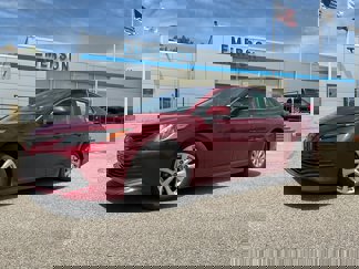 Used 2018 Toyota Camry LE image 1