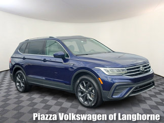 Used 2022 Volkswagen Tiguan SE w/ Panoramic Sunroof Package image 1