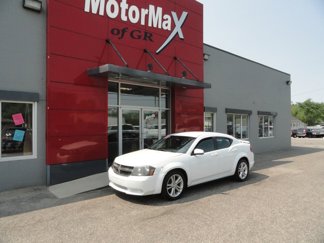 Used 2014 Dodge Avenger SXT image 1