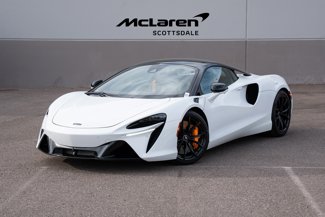 Used 2023 McLaren Artura image 1
