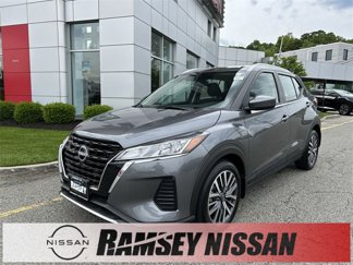 Used 2023 Nissan Kicks SV image 1