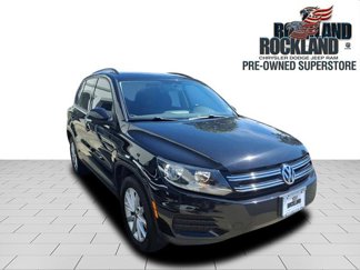 Used 2022 Volkswagen Taos SE w/ Panoramic Sunroof Package image 1