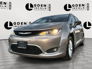 Used 2018 Chrysler Pacifica Touring-L image 1