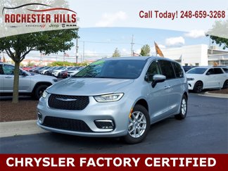 Used 2023 Chrysler Pacifica Touring-L image 1
