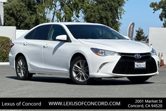 Used 2015 Toyota Camry SE image 1