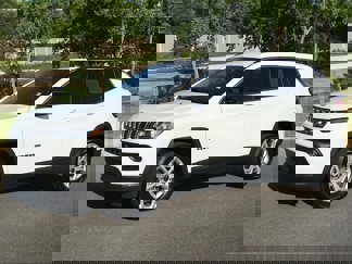 Used 2025 Jeep Compass Latitude image 1