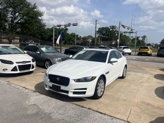 Used 2019 Jaguar XE Premium image 1
