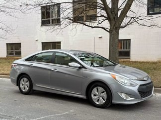 Used 2015 Hyundai Sonata Hybrid image 1