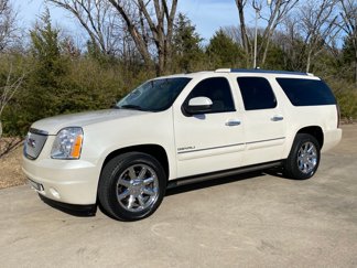 Used 2010 GMC Yukon XL Denali image 1