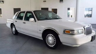 Used 1997 Lincoln Town Car Signature image 1