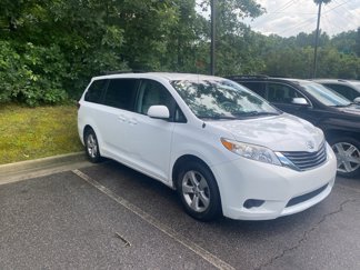 Used 2014 Toyota Sienna LE image 1