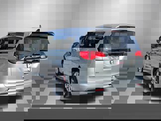 Used 2022 Chrysler Voyager LX image 1
