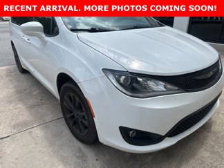Used 2020 Chrysler Pacifica Touring-L image 1