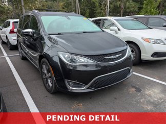 Used 2017 Chrysler Pacifica Limited image 1