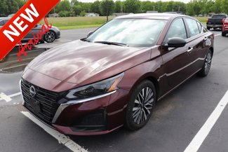Used 2024 Nissan Altima 2.5 SV image 1