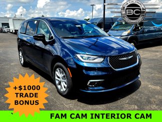 New 2025 Chrysler Pacifica Select image 1