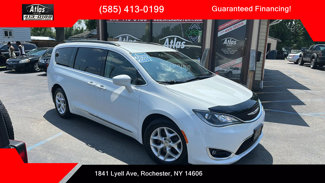 Used 2017 Chrysler Pacifica Touring-L w/ Tire & Wheel Group image 1