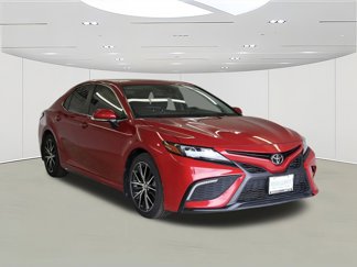 Used 2024 Toyota Camry SE image 1