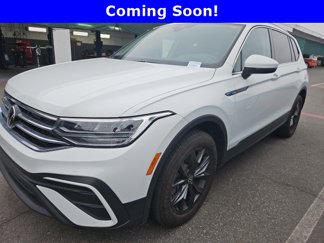 Used 2022 Volkswagen Tiguan SE w/ Panoramic Sunroof Package image 1